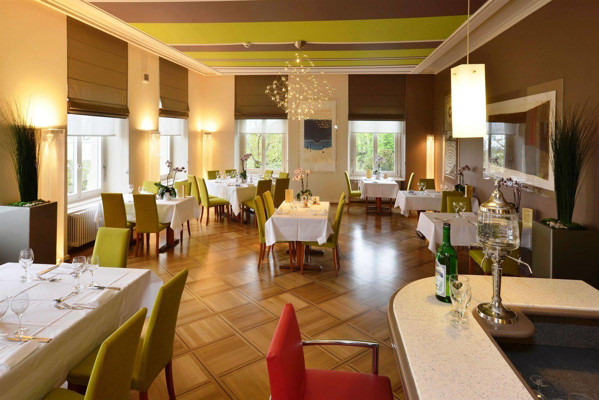 Hotel Alpes & Lac เนอชาแต็ล ภายนอก รูปภาพ